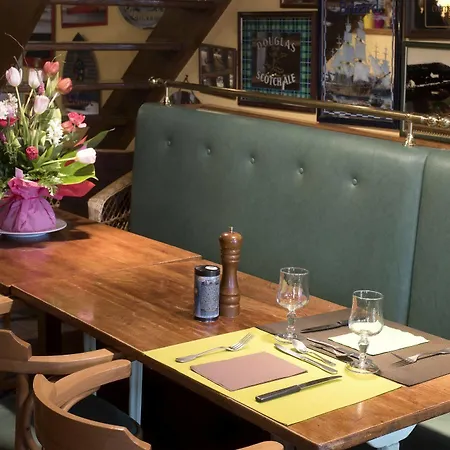 De La Fontaine Hotel