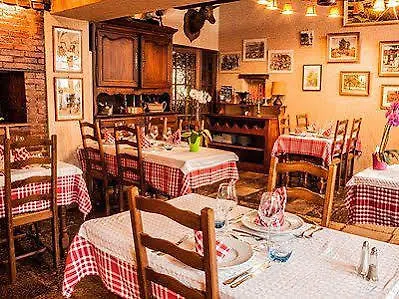 Logis De La Fontaine Hotel 2*